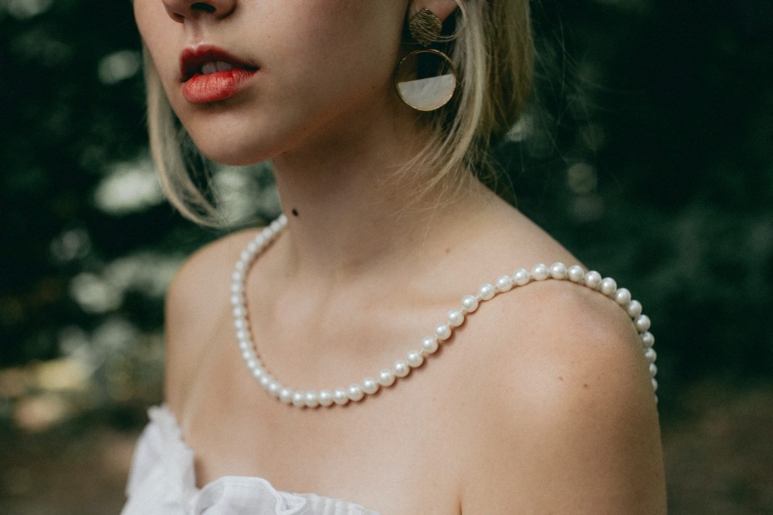 What Earrings To Wear With Pearl Necklace Outfit Galore