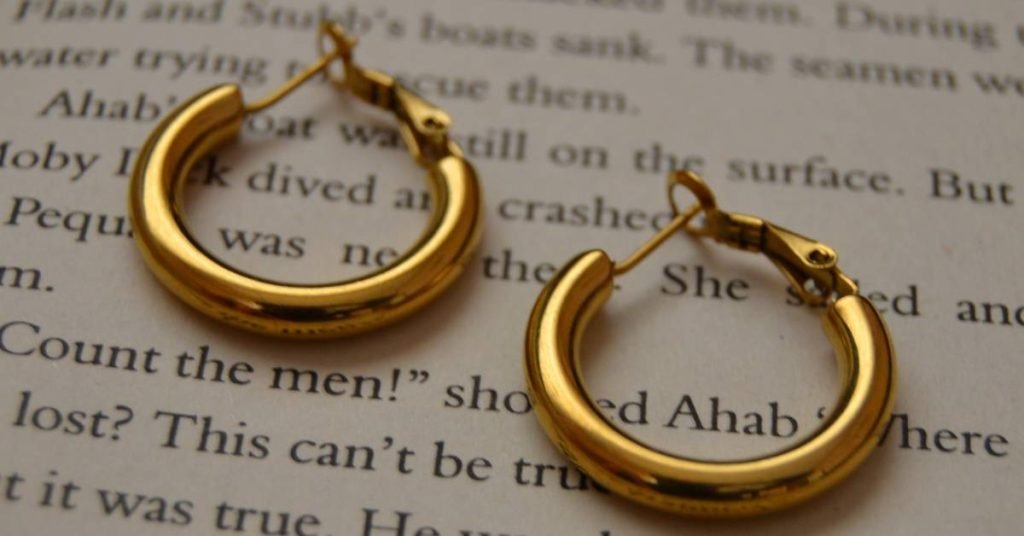 Frequently asked questions on what are leverback earrings