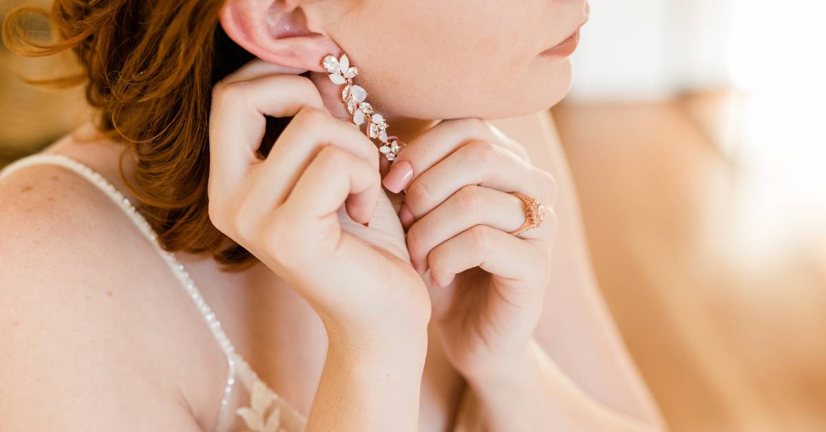 Why Do My Ears Itch When I Wear Earrings Outfit Galore