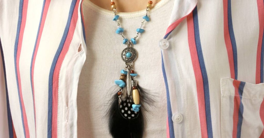 boho necklaces - The Best Necklaces For Women With Short Hair