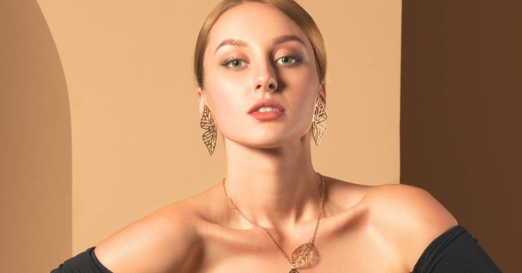 Types Of Statement Necklaces  - What Necklace To Wear With Strapless Dress