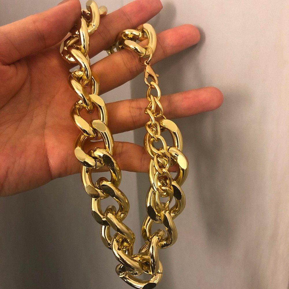 A person showcasing a Stylish Women's Thick Gold Chain Necklace.
