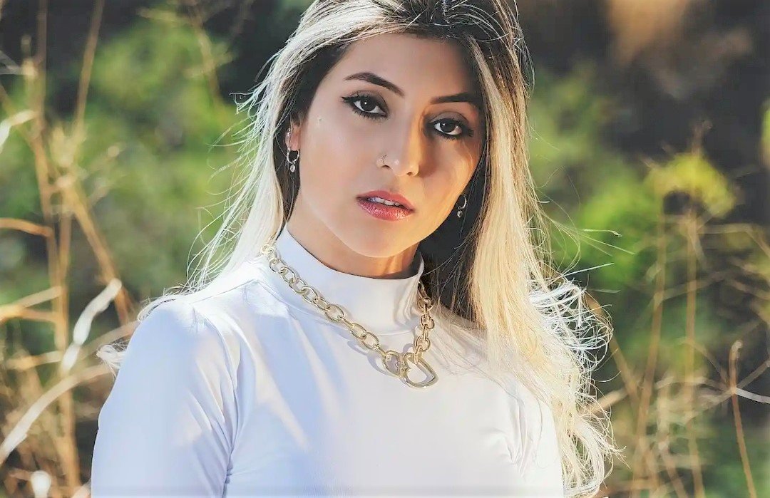 How To Wear Necklaces With Turtlenecks Outfit Galore