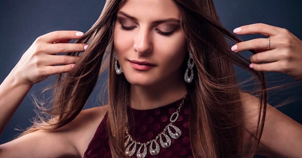 The Best Necklaces For Women With Long Hair