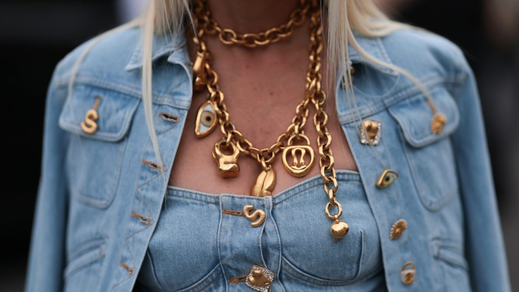 Long Chain Necklaces - 10 Necklace Hacks You Wish You Knew Sooner