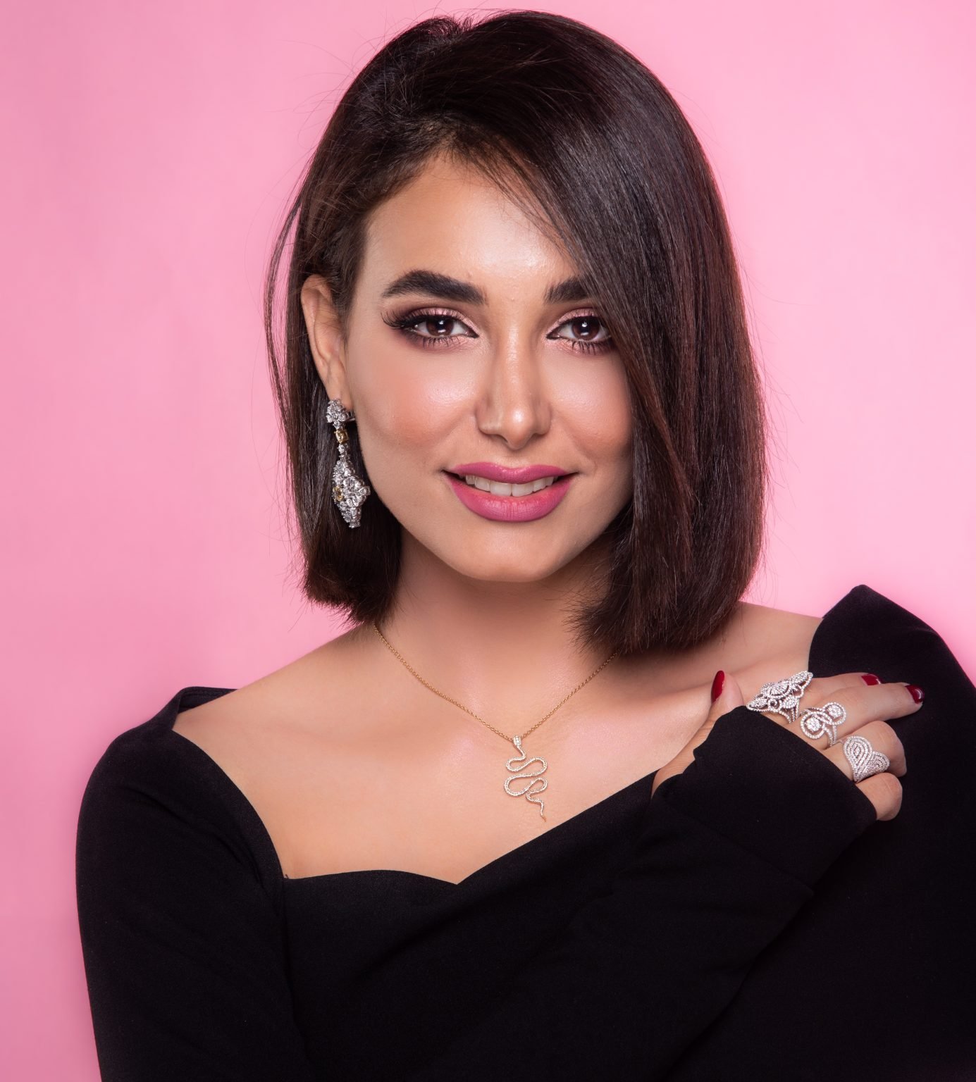 What Color Jewelry Goes With Black Dress Outfit Galore